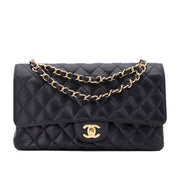 Chanel Classic Timeless Double Flap Bag in Medium Größe aus schwarzem Caviar Leder Material mit goldener Hardware Vorderansicht