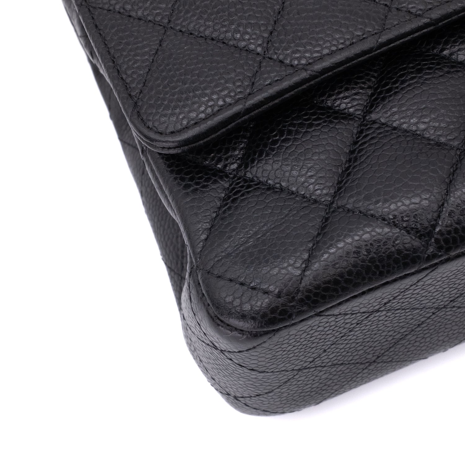 Chanel Classic Timeless Double Flap Bag in Medium Größe aus schwarzem Caviar Leder Material mit goldener Hardware 