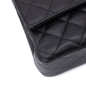 Chanel Classic Timeless Double Flap Bag in Medium Größe aus schwarzem Caviar Leder Material mit goldener Hardware 