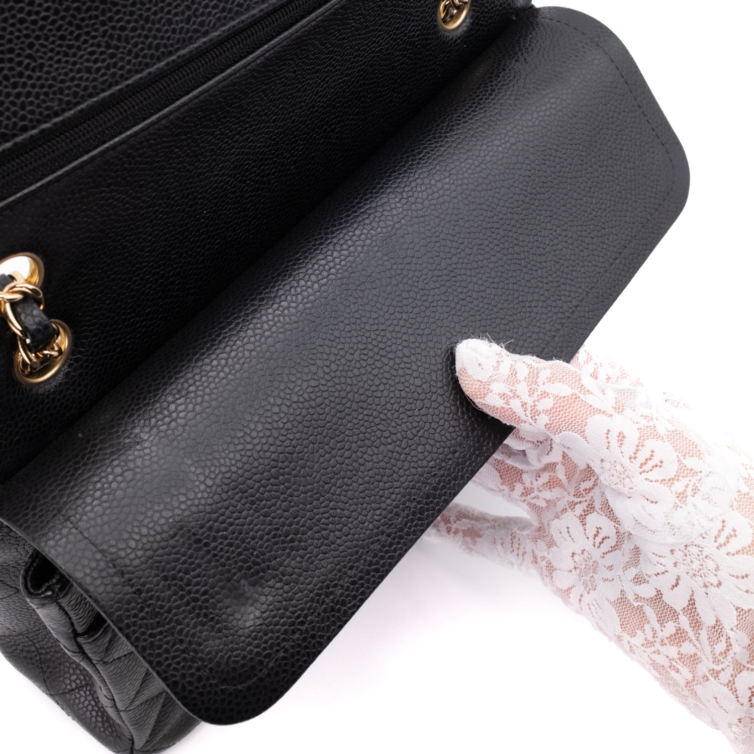 Chanel Classic Timeless Double Flap Bag in Medium Größe aus schwarzem Caviar Leder Material mit goldener Hardware 