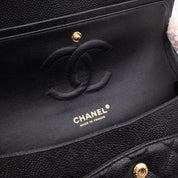 Chanel Classic Timeless Double Flap Bag in Medium Größe aus schwarzem Caviar Leder Material mit goldener Hardware 