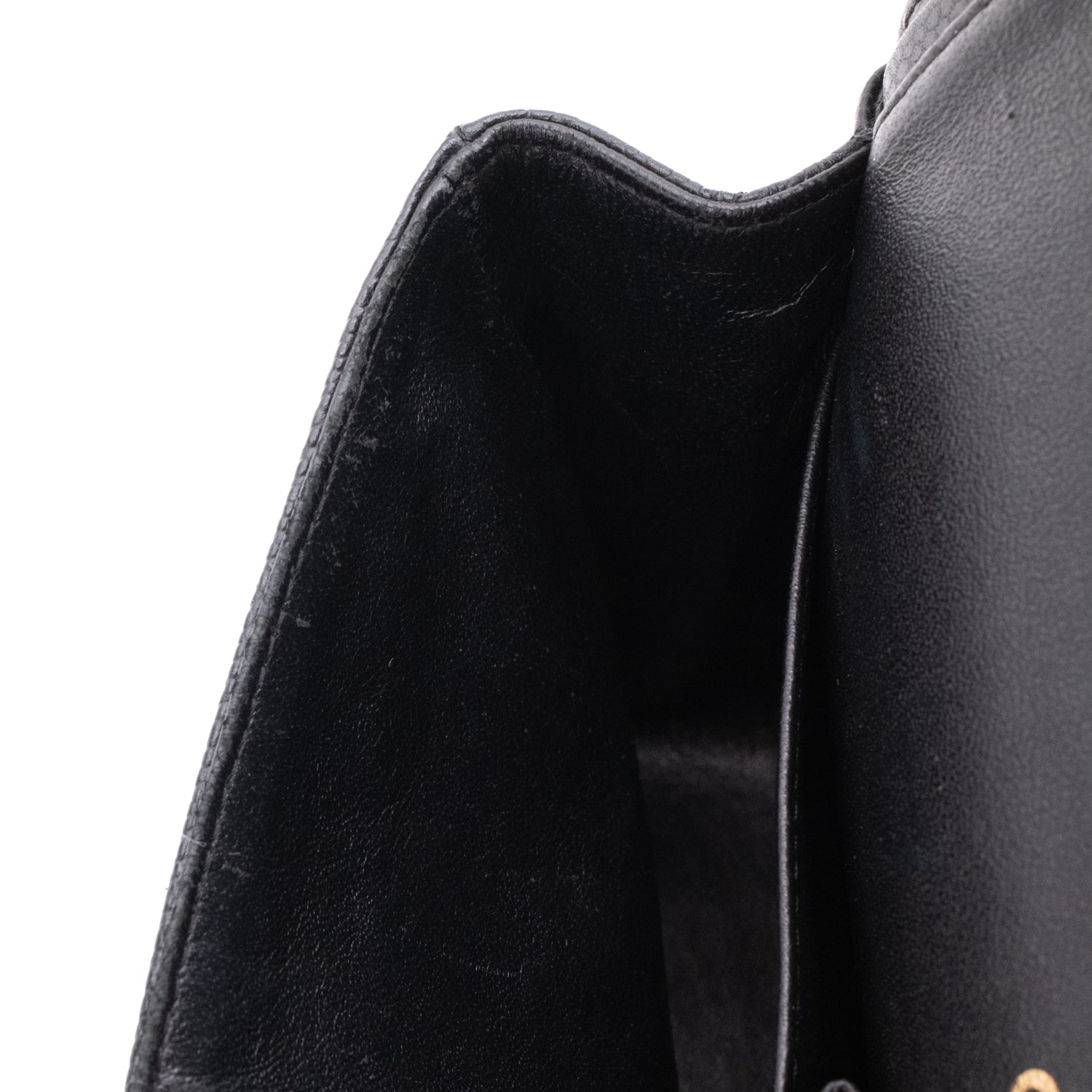 Chanel Classic Timeless Double Flap Bag in Medium Größe aus schwarzem Caviar Leder Material mit goldener Hardware 