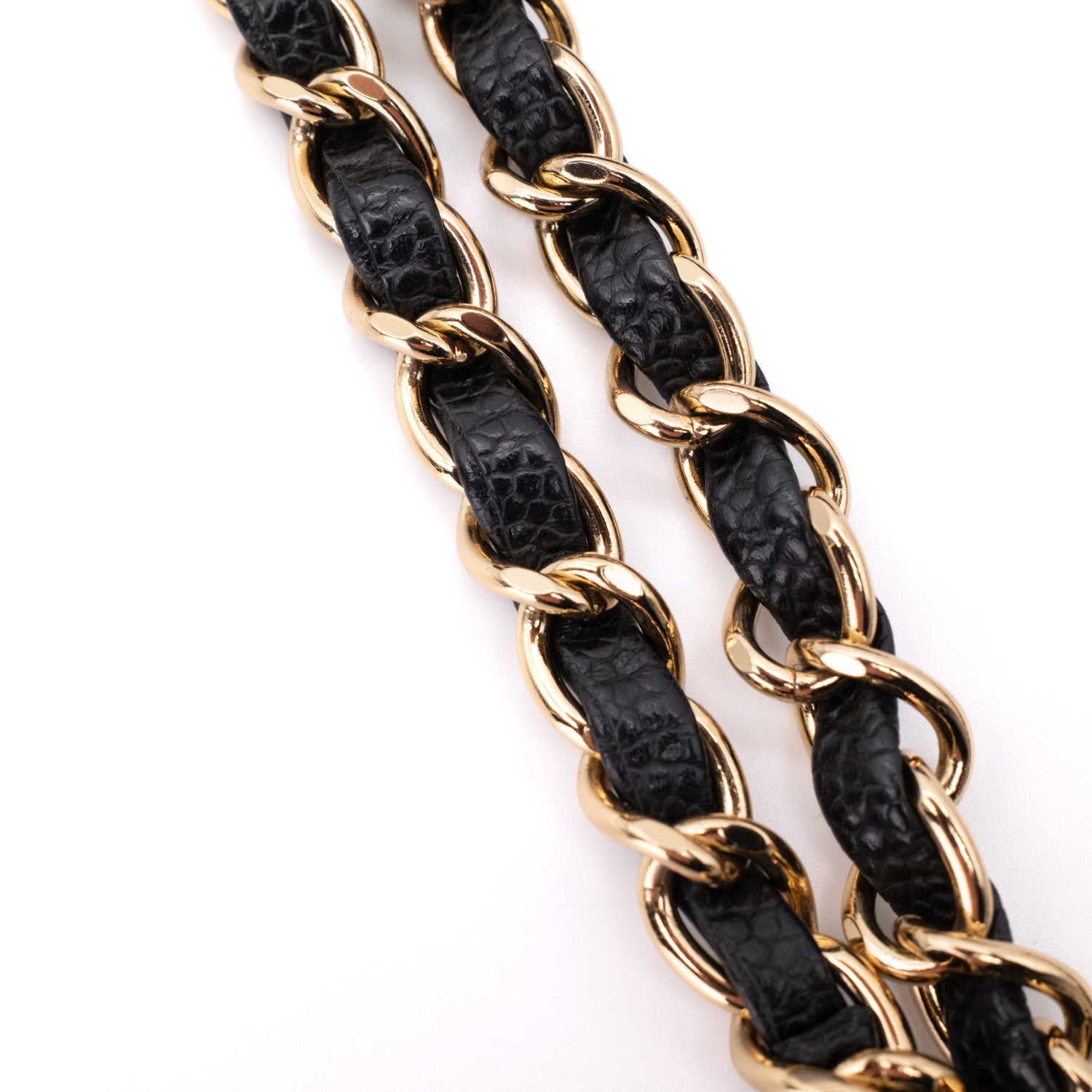 Chanel Classic Timeless Double Flap Bag in Medium Größe aus schwarzem Caviar Leder Material mit goldener Hardware 