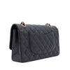 Chanel Classic Timeless Double Flap Bag in Medium Größe aus schwarzem Caviar Leder Material mit goldener Hardware 