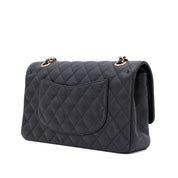 Chanel Classic Timeless Double Flap Bag in Medium Größe aus schwarzem Caviar Leder Material mit goldener Hardware 