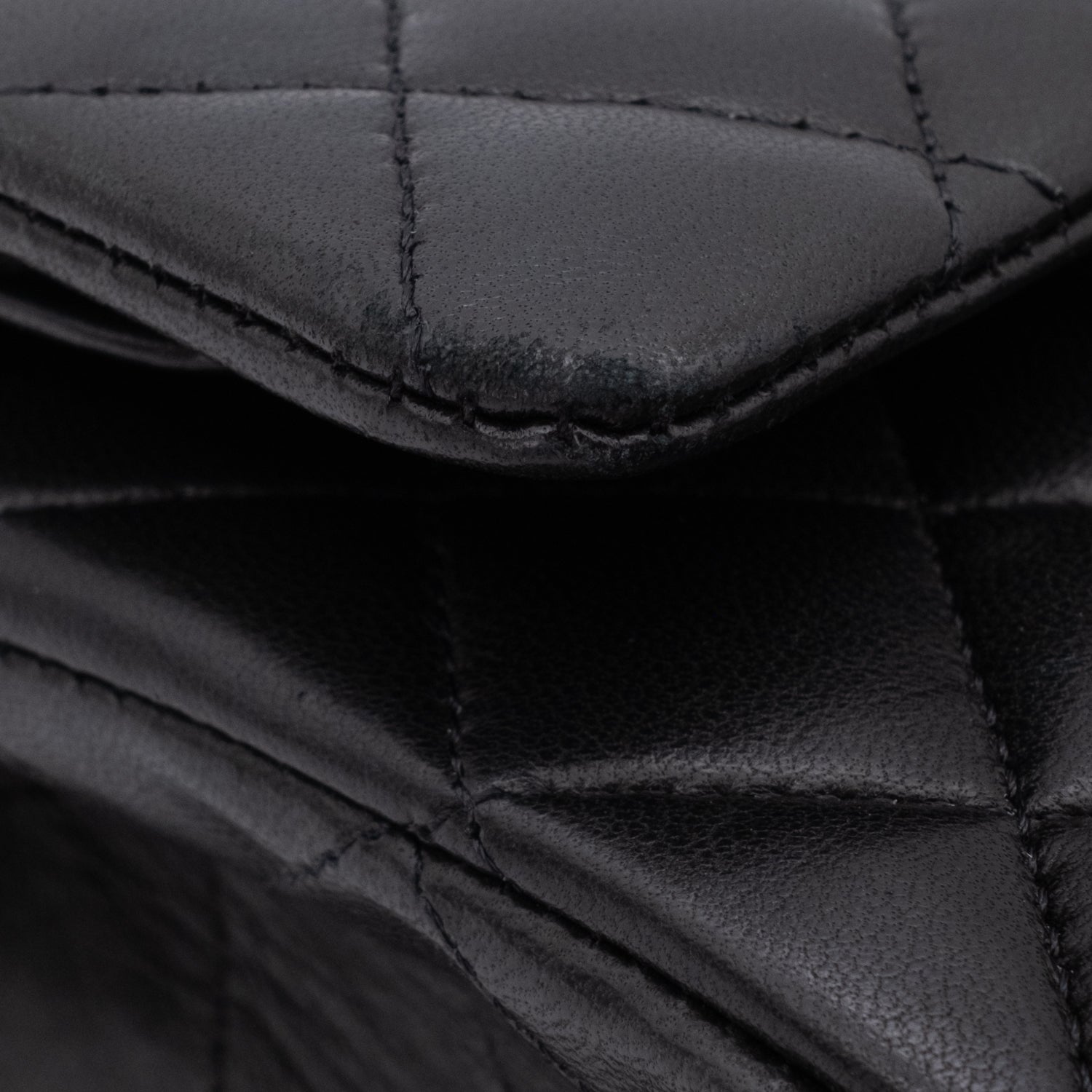 Chanel Classic Timeless Double Flap Bag in Medium Größe aus schwarzem Lammleder Material mit silberner Hardware