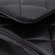 Chanel Classic Timeless Double Flap Bag in Medium Größe aus schwarzem Lammleder Material mit silberner Hardware