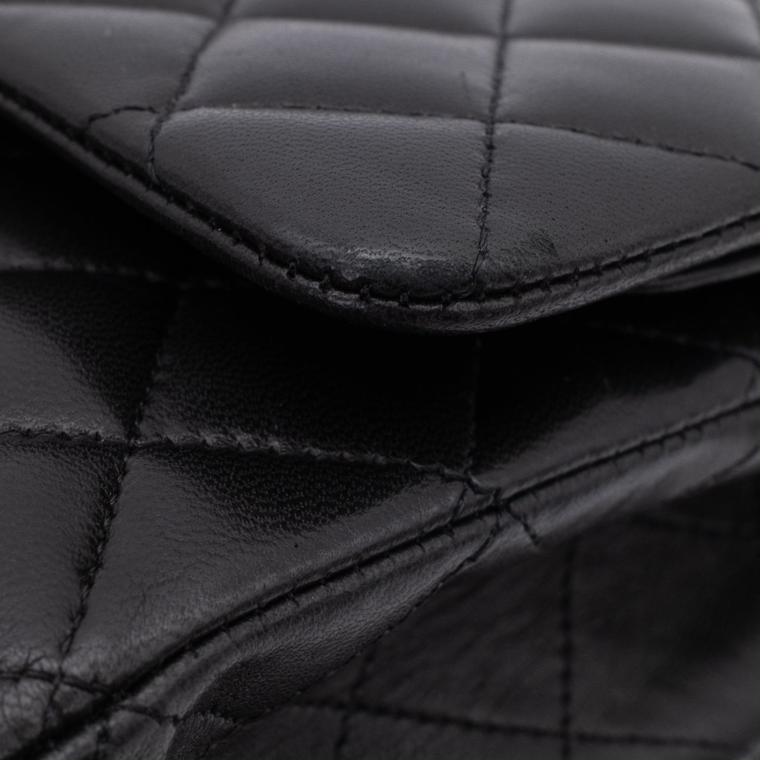 Chanel Classic Timeless Double Flap Bag in Medium Größe aus schwarzem Lammleder Material mit silberner Hardware