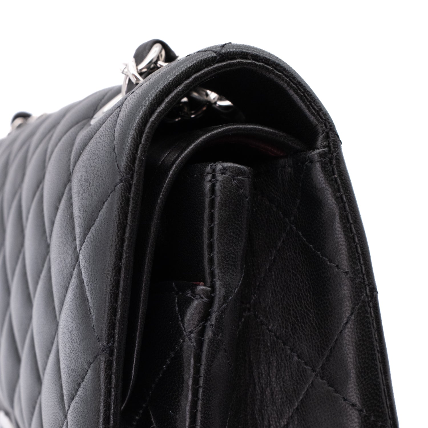 Chanel Classic Timeless Double Flap Bag in Medium Größe aus schwarzem Lammleder Material mit silberner Hardware