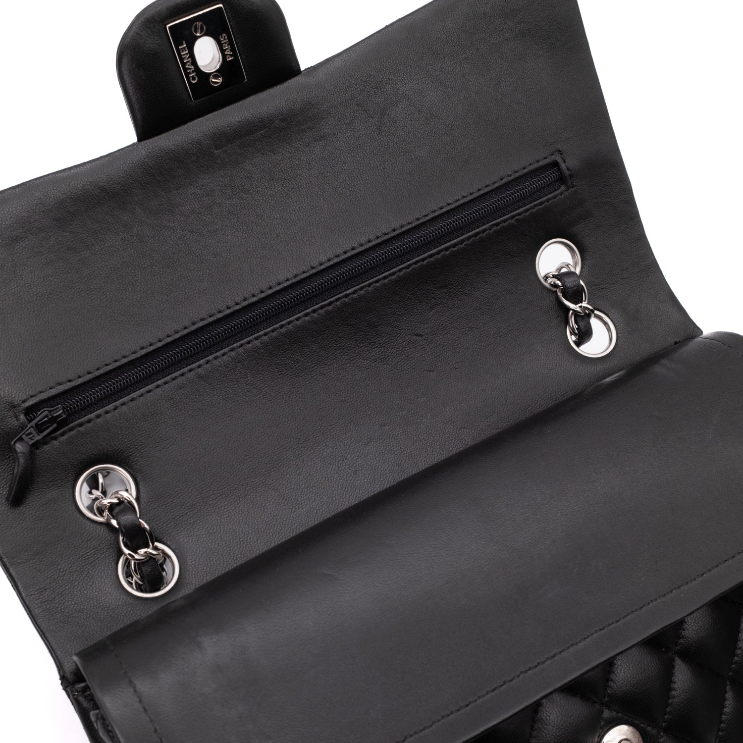 Chanel Classic Timeless Double Flap Bag in Medium Größe aus schwarzem Lammleder Material mit silberner Hardware