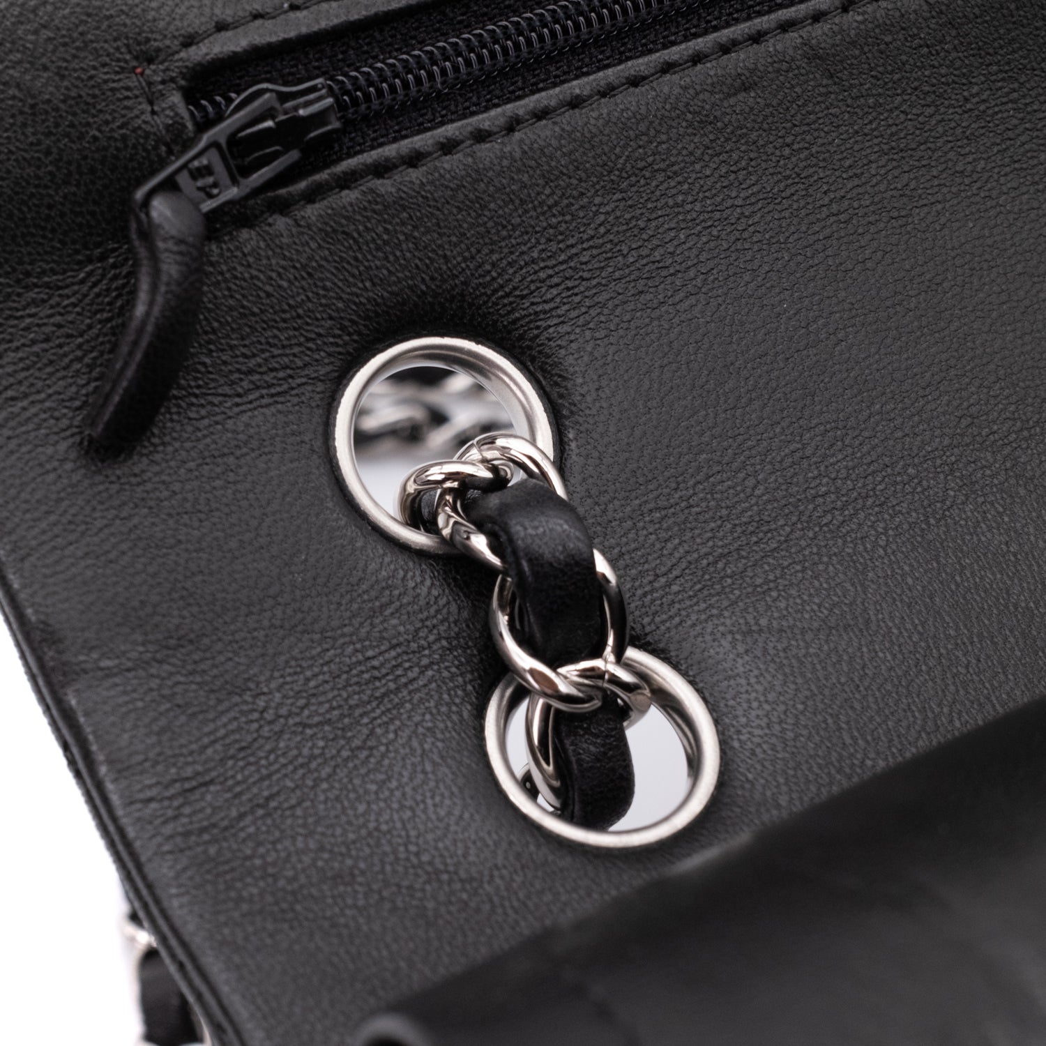 Chanel Classic Timeless Double Flap Bag in Medium Größe aus schwarzem Lammleder Material mit silberner Hardware