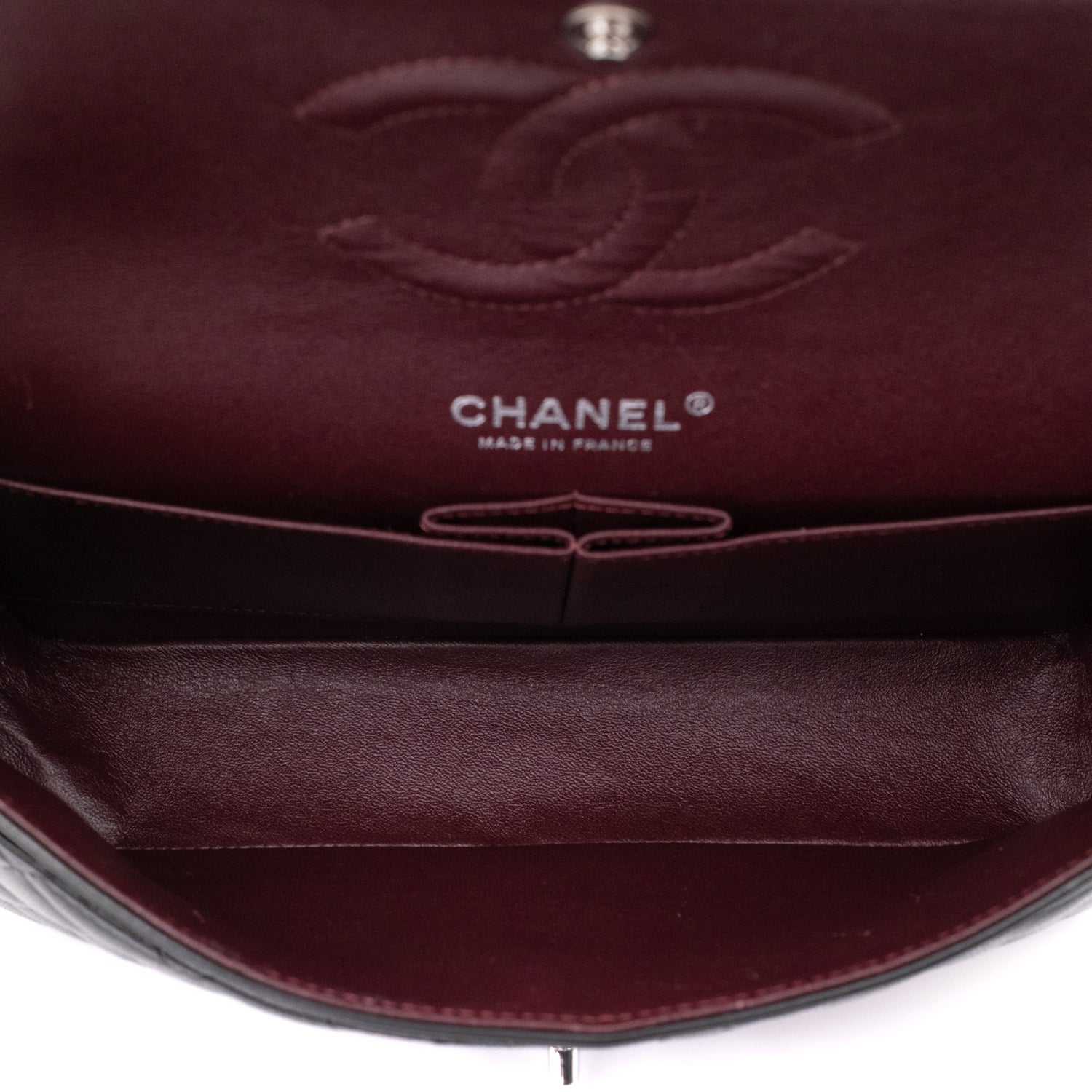 Chanel Classic Timeless Double Flap Bag in Medium Größe aus schwarzem Lammleder Material mit silberner Hardware