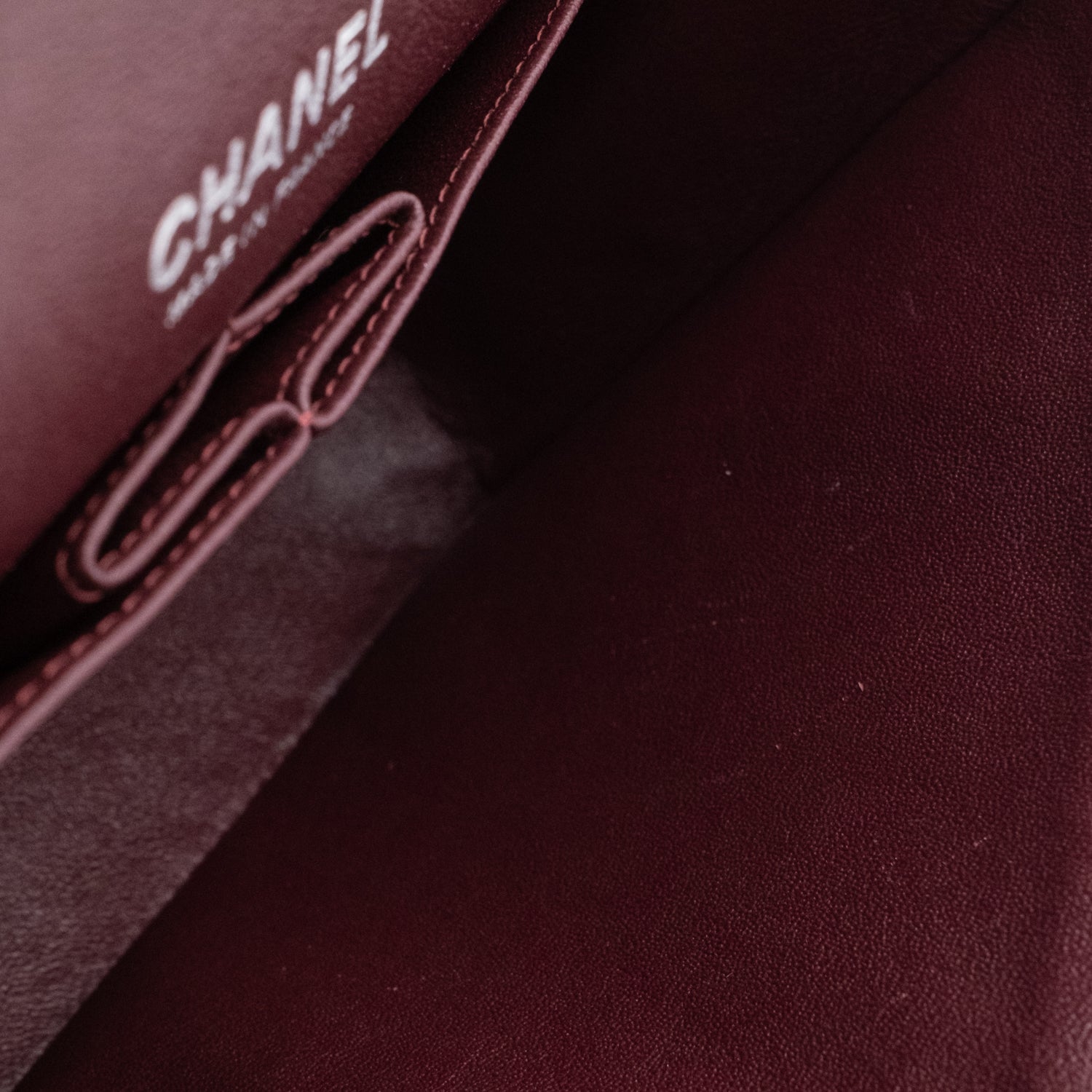 Chanel Classic Timeless Double Flap Bag in Medium Größe aus schwarzem Lammleder Material mit silberner Hardware