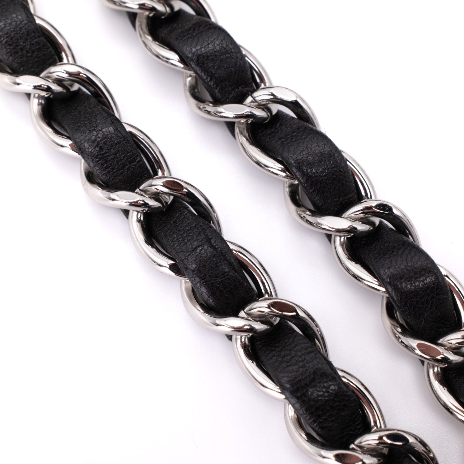 Chanel Classic Timeless Double Flap Bag in Medium Größe aus schwarzem Lammleder Material mit silberner Hardware