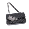 Chanel Classic Timeless Double Flap Bag in Medium Größe aus schwarzem Lammleder Material mit silberner Hardware