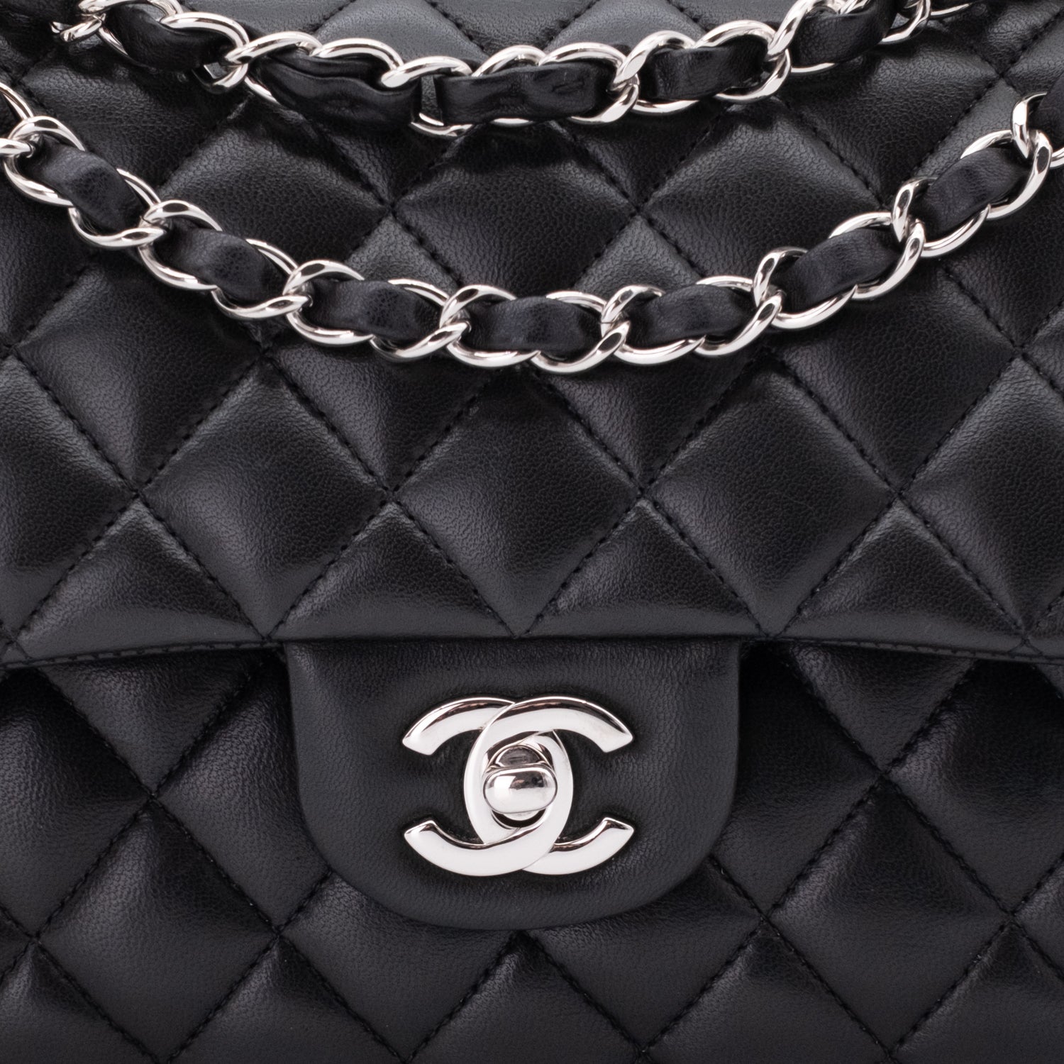 Chanel Classic Timeless Double Flap Bag in Medium Größe aus schwarzem Lammleder Material mit silberner Hardware Hardware Logo