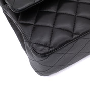 Chanel Classic Timeless Double Flap Bag in Medium Größe aus schwarzem Lammleder Material mit silberner Hardware