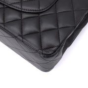 Chanel Classic Timeless Double Flap Bag in Medium Größe aus schwarzem Lammleder Material mit silberner Hardware