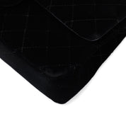 Chanel Classic Timeless Double Flap Bag in Medium Größe aus schwarzem Samt Material mit schwarzer Hardware aus der limitierten All Black Linie