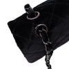 Chanel Classic Timeless Double Flap Bag in Medium Größe aus schwarzem Samt Material mit schwarzer Hardware aus der limitierten All Black Linie