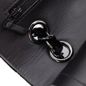 Chanel Classic Timeless Double Flap Bag in Medium Größe aus schwarzem Samt Material mit schwarzer Hardware aus der limitierten All Black Linie