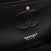 Chanel Classic Timeless Double Flap Bag in Medium Größe aus schwarzem Samt Material mit schwarzer Hardware aus der limitierten All Black Linie
