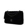 Chanel Classic Timeless Double Flap Bag in Medium Größe aus schwarzem Samt Material mit schwarzer Hardware aus der limitierten All Black Linie