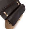 Beige Chanel Timeless Handtasche Double Flap Bag Medium Größe aus beigem Raffia Stroh Material mit goldener Hardware Detail Druckstellen Flap