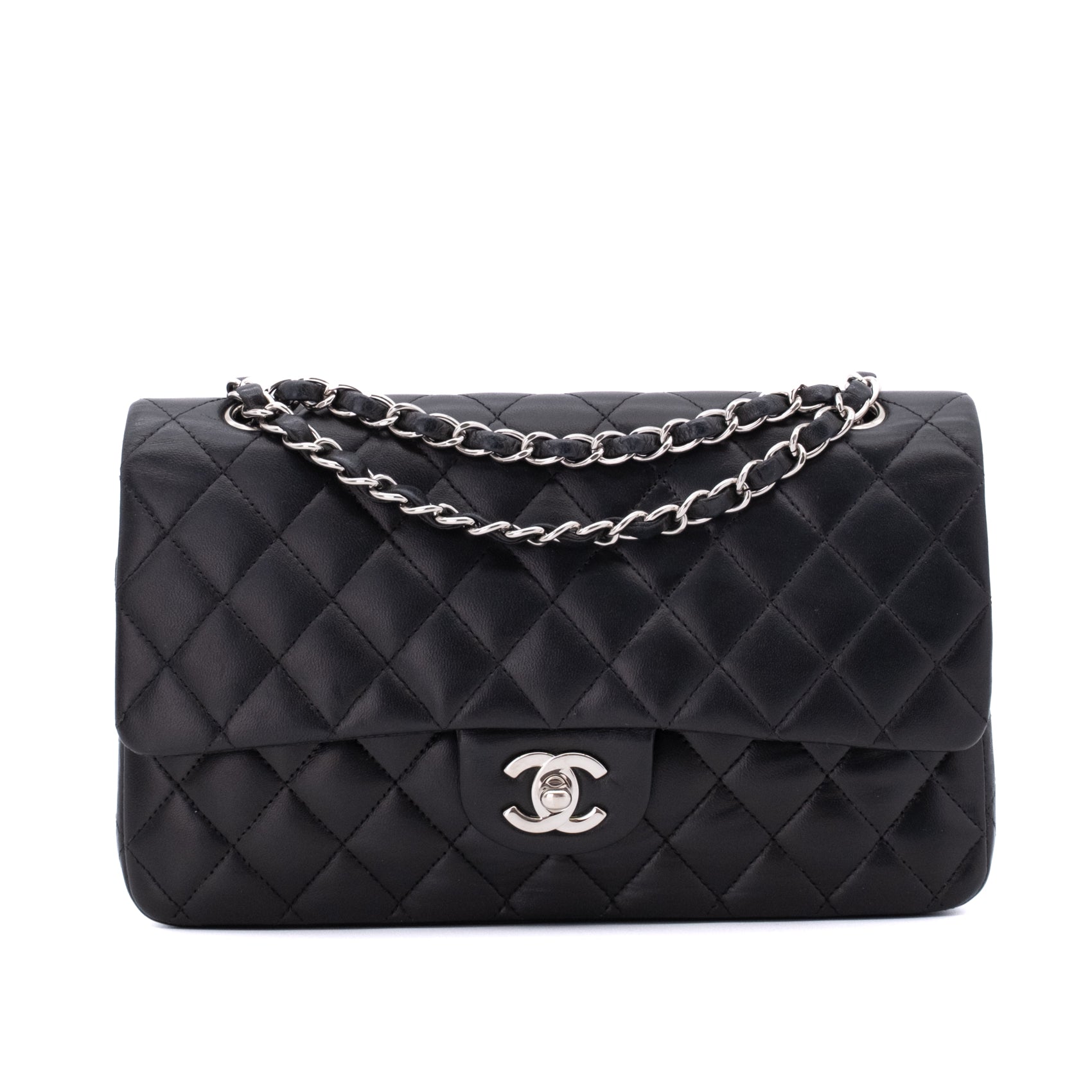 Chanel Timeless Double Flap Bag in Medium Größe aus schwarzem Lammleder mit silberner Hardware Vorderansicht