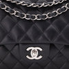 Chanel Timeless Double Flap Bag in Medium Größe aus schwarzem Lammleder mit silberner Hardware Schließe