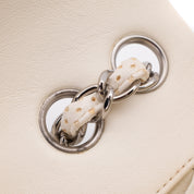 Weisse Chanel East West Single Flap Bag in Medium Größe aus perforiertem löchrigen Lammleder mit silberner Hardware