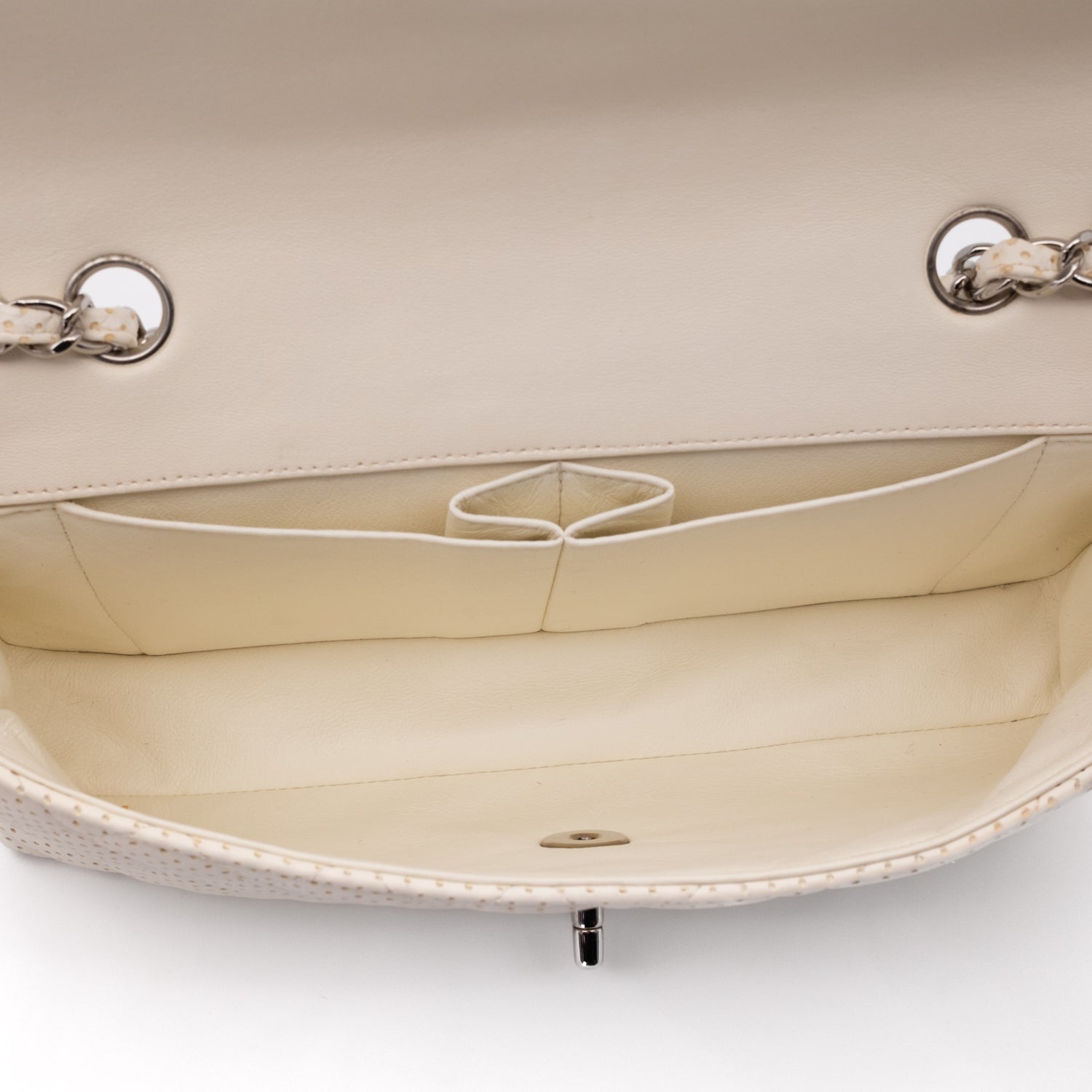 Weisse Chanel East West Single Flap Bag in Medium Größe aus perforiertem löchrigen Lammleder mit silberner Hardware