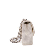 Weisse Chanel East West Single Flap Bag in Medium Größe aus perforiertem löchrigen Lammleder mit silberner Hardware