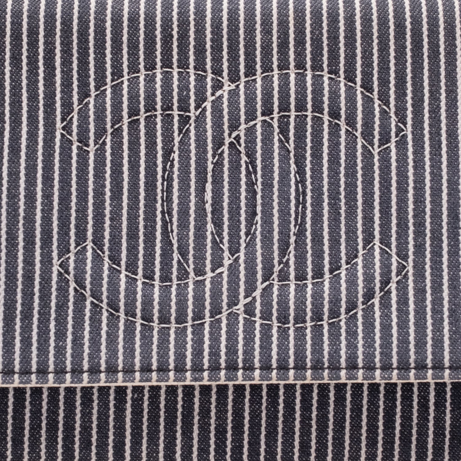Gestreifte Chanel Wallet on Chain WOC Handtasche aus Blau Weiss Jeans Material mit Off-White Caviar Leder und silberner Hardware CC Logo