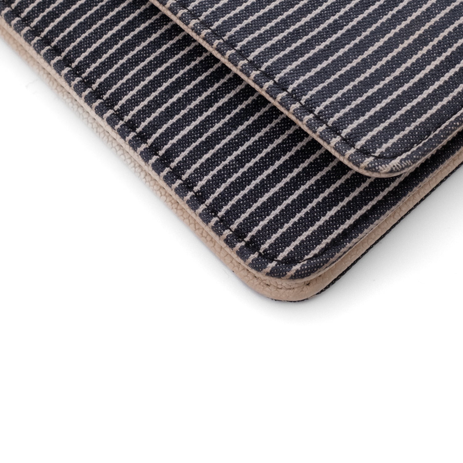 Gestreifte Chanel Wallet on Chain WOC Handtasche aus Blau Weiss Jeans Material mit Off-White Caviar Leder und silberner Hardware