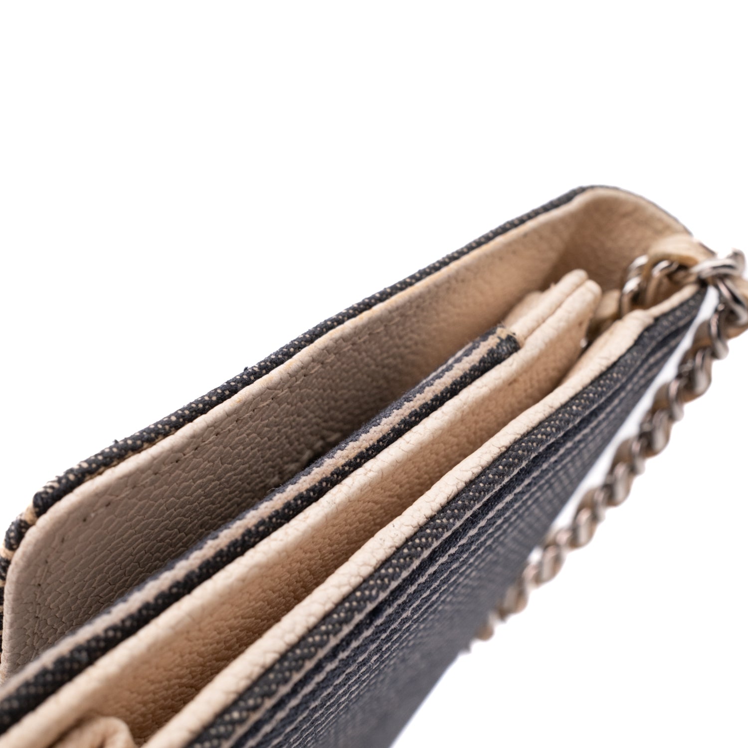 Gestreifte Chanel Wallet on Chain WOC Handtasche aus Blau Weiss Jeans Material mit Off-White Caviar Leder und silberner Hardware