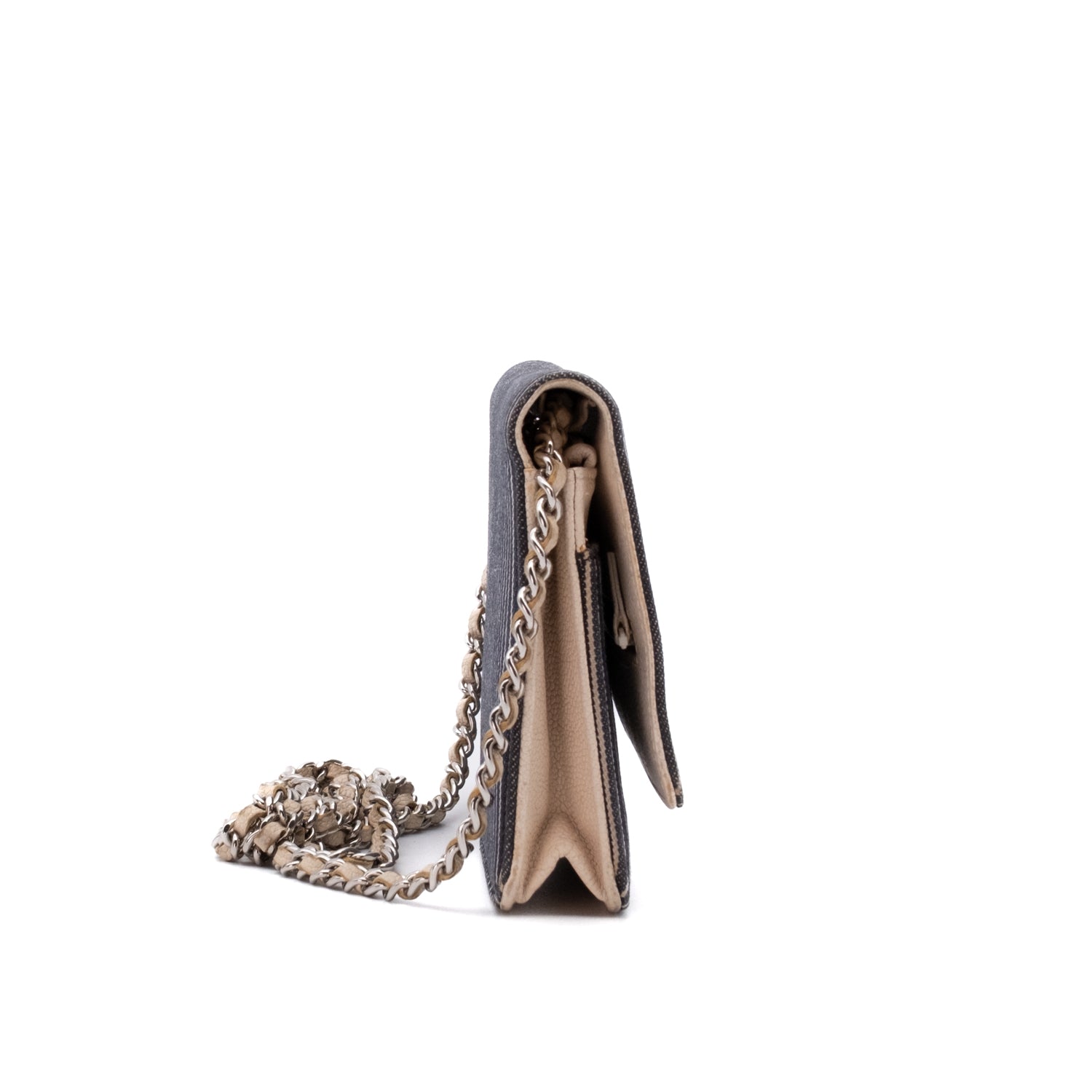 Gestreifte Chanel Wallet on Chain WOC Handtasche aus Blau Weiss Jeans Material mit Off-White Caviar Leder und silberner Hardware