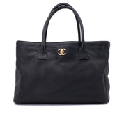 Chanel Executive Cerf Medium Kalbsleder Schwarz 24k GHW