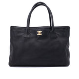 Chanel Executive Cerf Medium Kalbsleder Schwarz 24k GHW