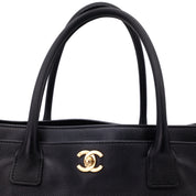 Chanel Executive Cerf Medium Kalbsleder Schwarz 24k GHW