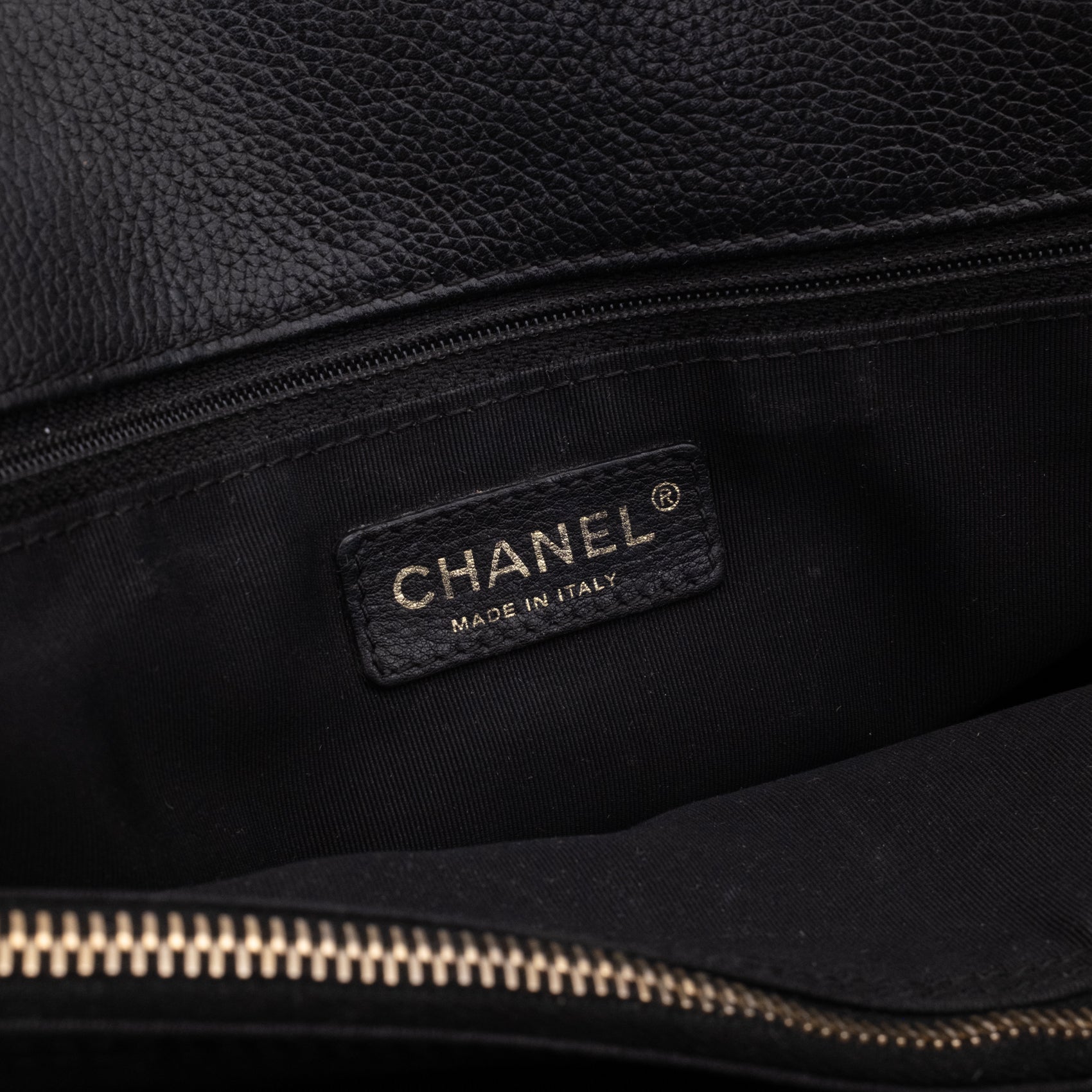 Chanel Executive Cerf Medium Kalbsleder Schwarz 24k GHW
