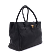 Chanel Executive Cerf Medium Kalbsleder Schwarz 24k GHW
