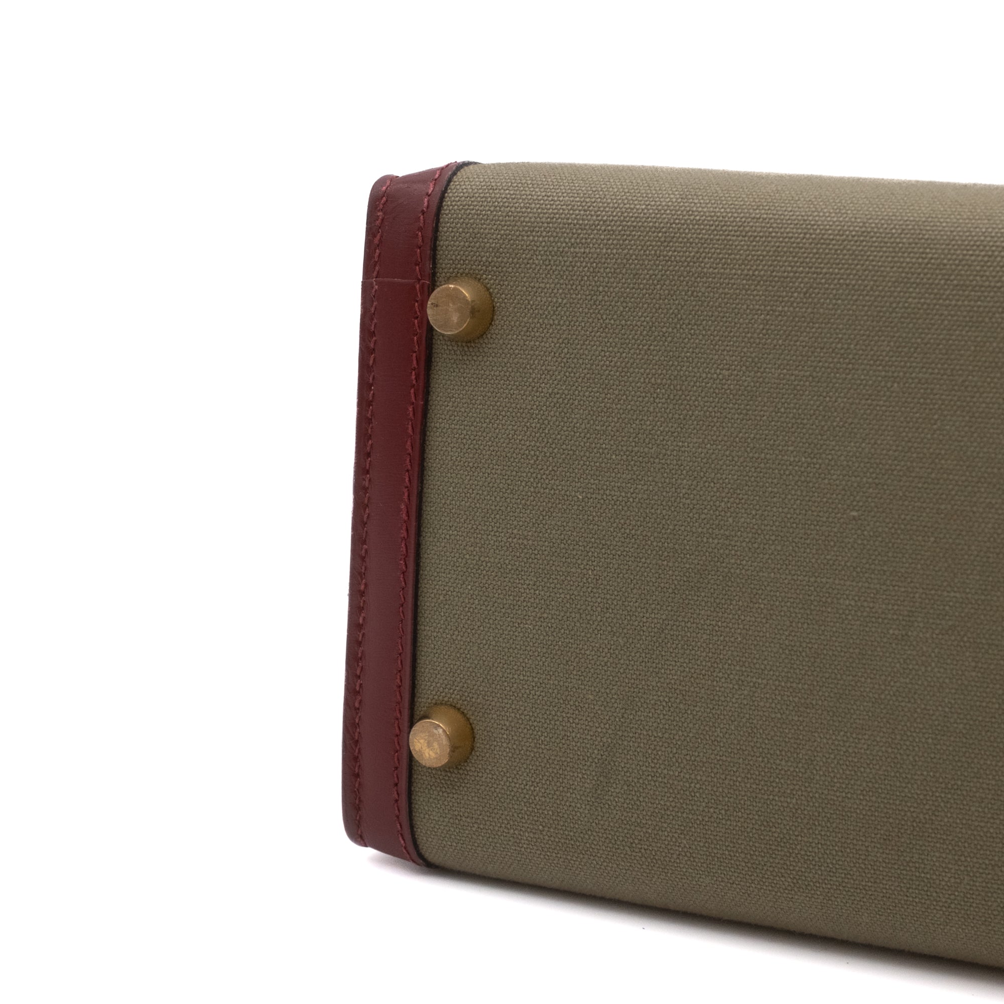 Hermès Kelly 28 Etoile aus weinrotem Rouge Ash Boxcalf Leder und Khakifarbenem Canvas Material im Sellier Stil und mit goldener Hardware