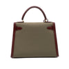 Hermès Kelly 28 Etoile aus weinrotem Rouge Ash Boxcalf Leder und Khakifarbenem Canvas Material im Sellier Stil und mit goldener Hardware