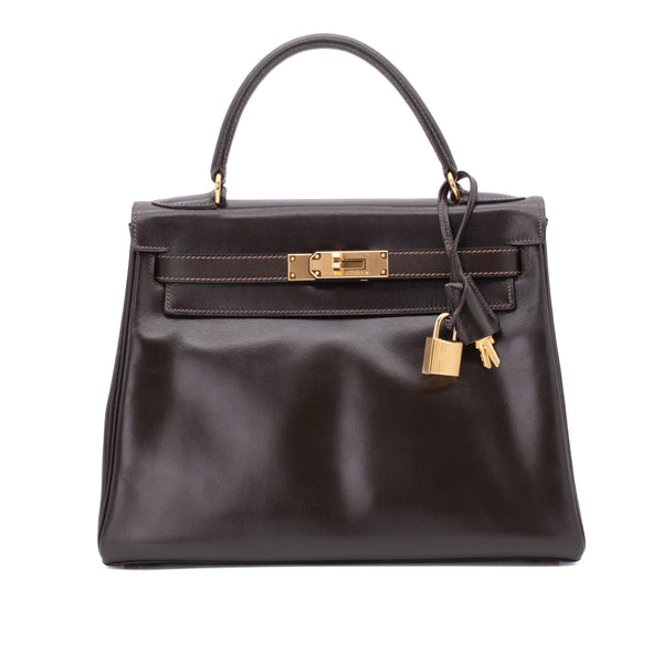 Vintage Hermès Kelly 28 Tasche aus braunem glatten Boxcalf Leder im Retourne Stil mit goldener Hardware Vorderansicht