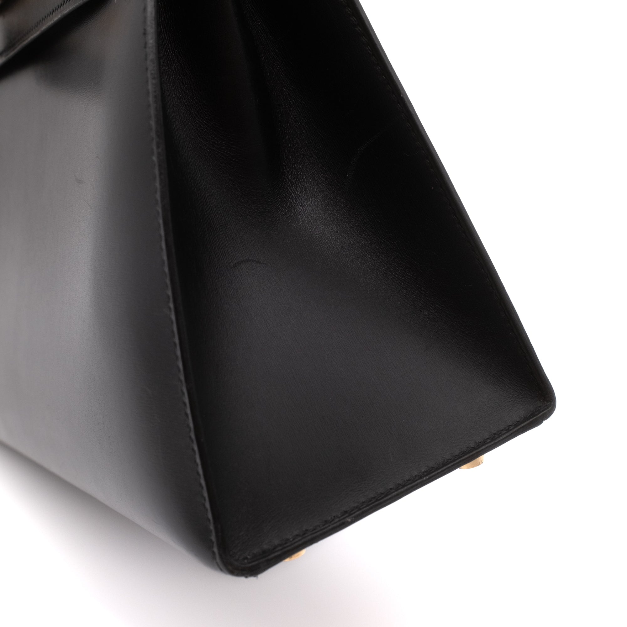 Hermès Kelly 28 aus schwarzem Boxcalf Leder im Sellier Stil mit goldener Hardware