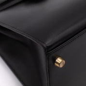 Hermès Kelly 28 aus schwarzem Boxcalf Leder im Sellier Stil mit goldener Hardware