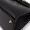 Hermès Kelly 28 aus schwarzem Boxcalf Leder im Sellier Stil mit goldener Hardware